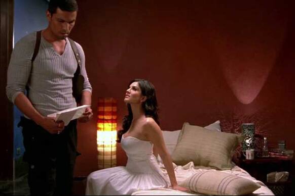 Sunny Leone and Randeep Hooda in a still from 'Jism 2'. 