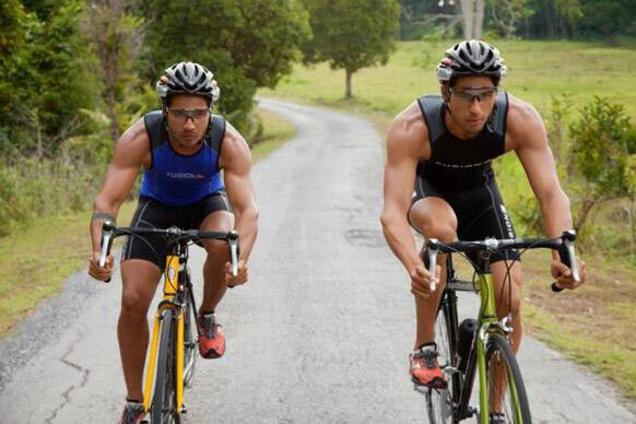 Siddharth Malhotra and Varun Dhawan will aim for the 'Student of the Year' trophy in the film.