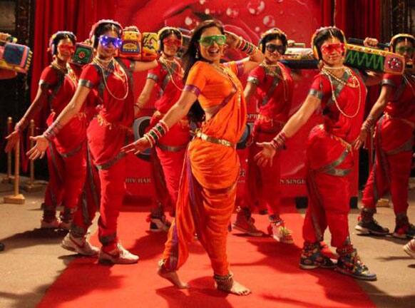 Rani performs on a lavani number looking beautiful in that orange sari.