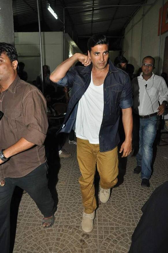 Akshay Kumar on his way to the sets of 'Comedy Circus'. 