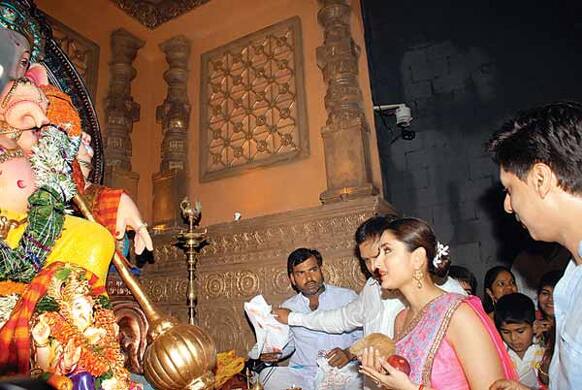 Kareena Kapoor and Madhur Bhandarkar seek blessings from Lord Ganesha on the eve of their film's release.