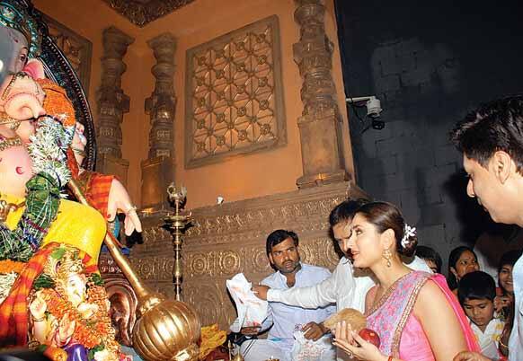 Kareena Kapoor and Madhur Bhandarkar seek blessings from Lord Ganesha on the eve of their film's release.