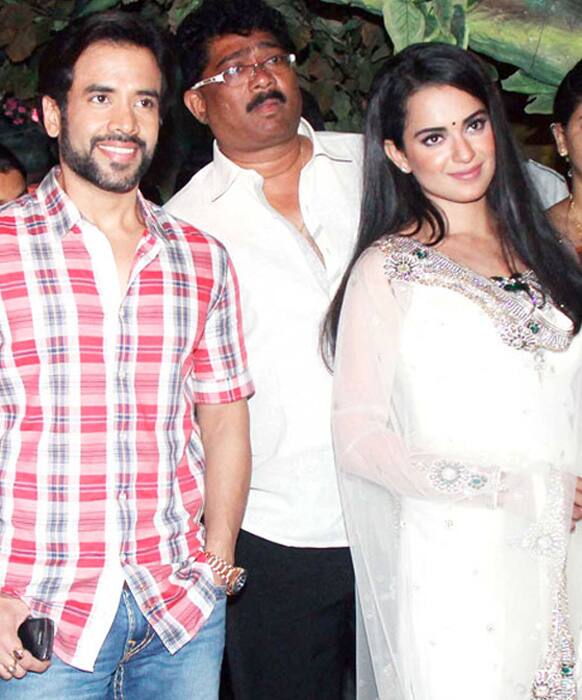 Tusshar Kapoor and Kangana Ranaut were clicked at the Tilak Nagar Ganpati celebrations in Mumbai on 21st September.