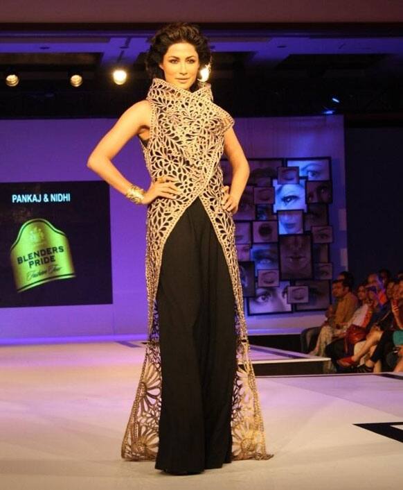 The extremely gorgeous Chitrangada Singh walked the ramp as a showstopper for Pankaj & Nidhi.