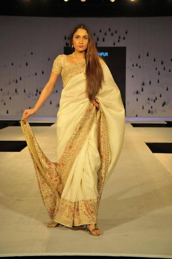 Kolkata turned a display ground for many designers' creativity!