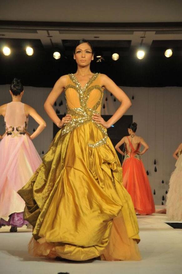 Blender's Pride Fashion Tour Kolkata saw a considerable glimpse of Shantanu & Nikhil's work.