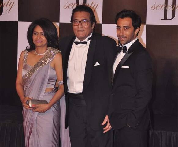 Vinod Khanna, his wife Kavita and son Rahul Khanna at Amitabh Bachchan's 70th birthday bash.