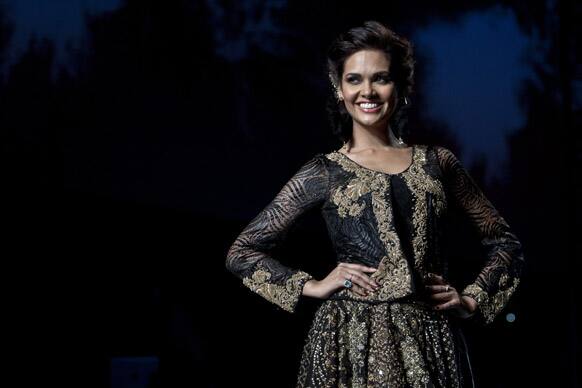 Bollywood actor Esha Gupta displays a creation by Ritu Kumar during the Wills Lifestyle Fashion Week in New Delhi.