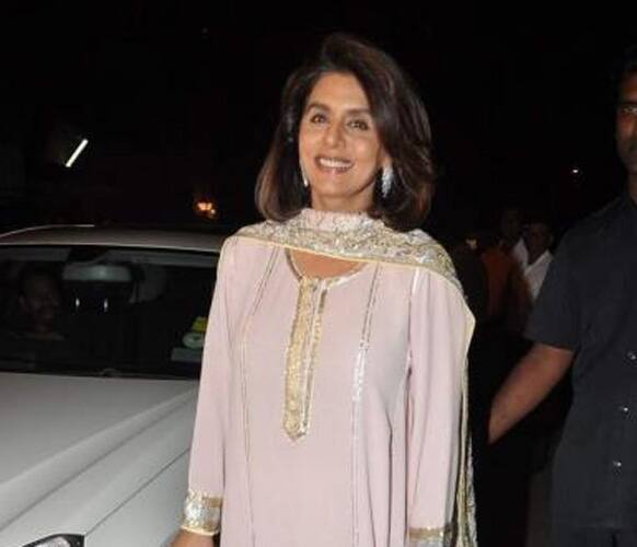 Neetu Singh arrived at the bash making it official that 'all is well' between Kareena's mom Babita and her. (Pic Courtesy: Pinkvilla)