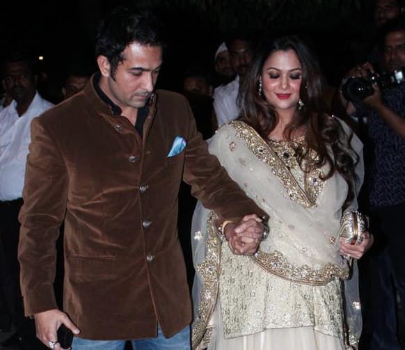 A heavily pregnant Amrita Arora walked in with husband Shakeel Ladak for the sangeet ceremony.