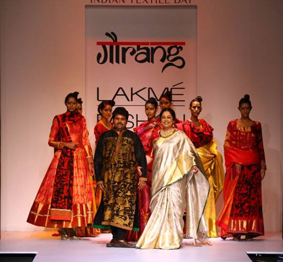 Designer Gaurang presented his showcase a collection of his stunning kanjeevaram saris at the Dubai Numaish Fashion Show. Actress Kiron Kher was his showstopper.