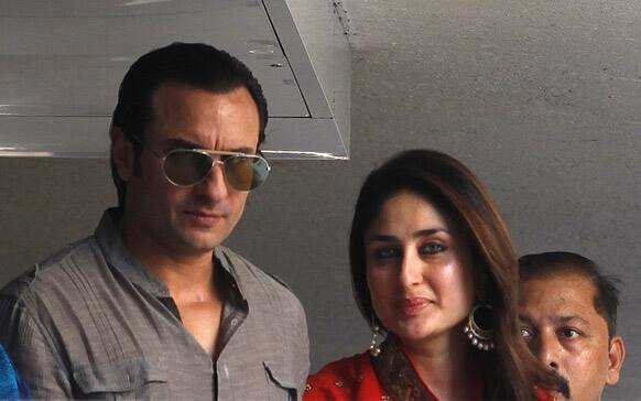 Bollywood stars Saif Ali Khan and Kareena Kapoor step out on a balcony to greet waiting fans after getting married in Mumbai.