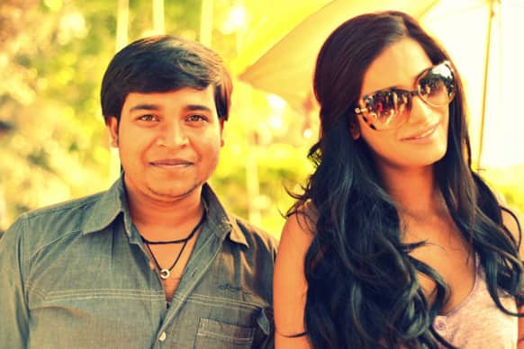 Poonam Pandey obliges a fan as she poses for a candid pic with him. Imgae courtesy: @iPoonampandey