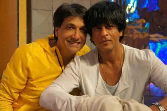 Shiamak Davar and Shah Rukh Khan in a candid behind-the-stage shot during the Zee Cine Awards rehearsals.