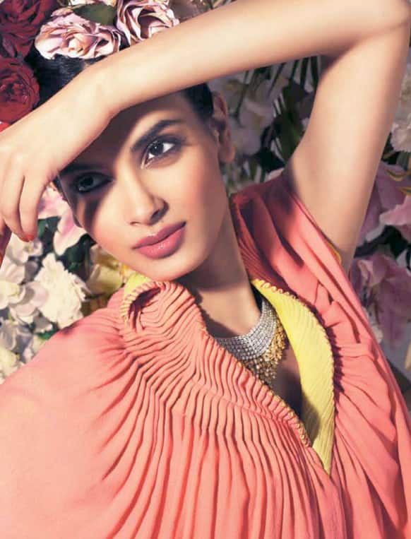 Diana Penty, the 'Cocktail' girl, looks so different in this photograph. The pic is a part of her covershoot for the January 2013 issue of Verve.