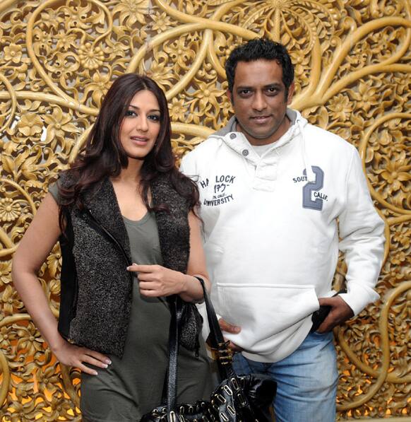 Sonali Bendre and Anurag Basu strike for a pic during Zee TV's show 'India's Best Dramebazz's' press conference in New Delhi.