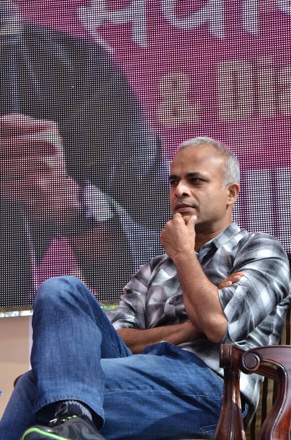 Author Manu Joseph contemplating during a talk session with pro writers like Anjum Hasan, Christopher Ricks, Gayatri Chakravarti Spivak.