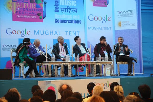 A talk titled 'Literature of love and Longing' in progress between the session speakers Andrew Solomon, Tahar Ben Jelloun, Saleem Kidwai, Devdutt Patnaik, and Philip Hensher with Sandip Roy as the moderator.