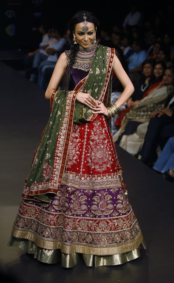 A model presents a creation by Ritu Kumar at the finale of Bangalore Fashion Week.