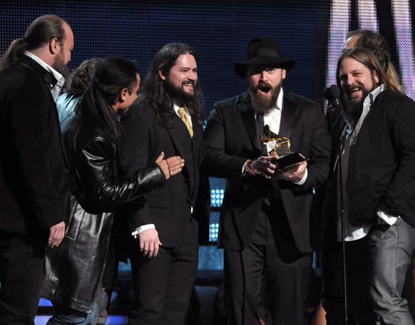 Zac Brown, center, of the musical group Zac Brown Band accepts the award for best country album