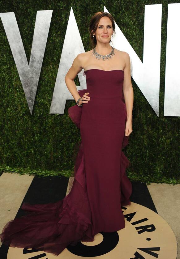 Actress Jennifer Garner arrives at the 2013 Vanity Fair Oscar party, at the Sunset Plaza Hotel in West Hollywood, Calif.