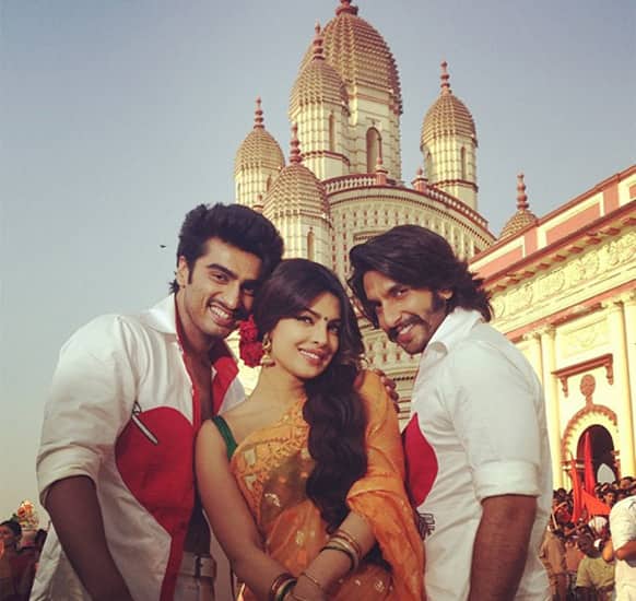 Priyanka Chopra tweeted this picture in which she is flanked by 'Gunday' hunks Ranveer Singh and Arjun Kapoor.