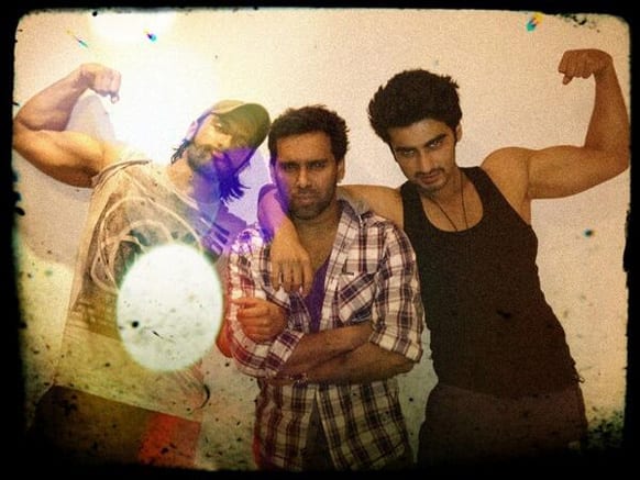 Boys and their biceps! Ranveer Singh, Bosco and Arjun Kapoor on the sets of 'Gunday' in Kolkata. Image courtesy: @aliabbaszafar