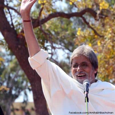 Amitabh Bachchan in a still from Prakash Jha's 'Satyagraha'. Image courtesy: Facebook.com/AmitabhBachchan