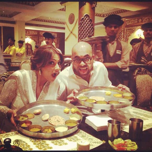 Bipasha Basu posted this pic on Twitter and wrote,