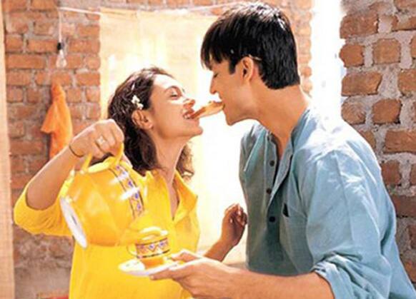 Although 'Mujhse Dosti Karoge' flopped, Yash Raj's 'Saathiya' worked well very at the box office.