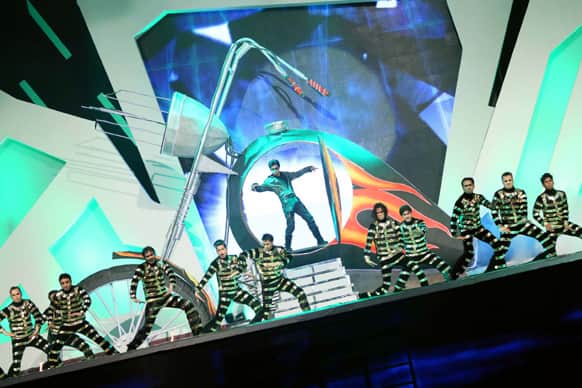 King Khan performed some of his most famous numbers at the IPL 6 Opening Ceremony. Image courtesy: Ravi Shanker Tulsan/Red Chillies Entertainments