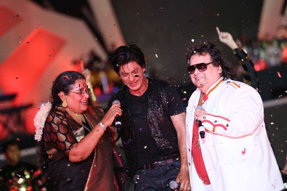 The Brand Ambassador of West Bengal, Shah Rukh Khan, sings along with renowned singers Usha Uthup and Bappi Lahiri. Image courtesy: Ravi Shanker Tulsan/Red Chillies Entertainments