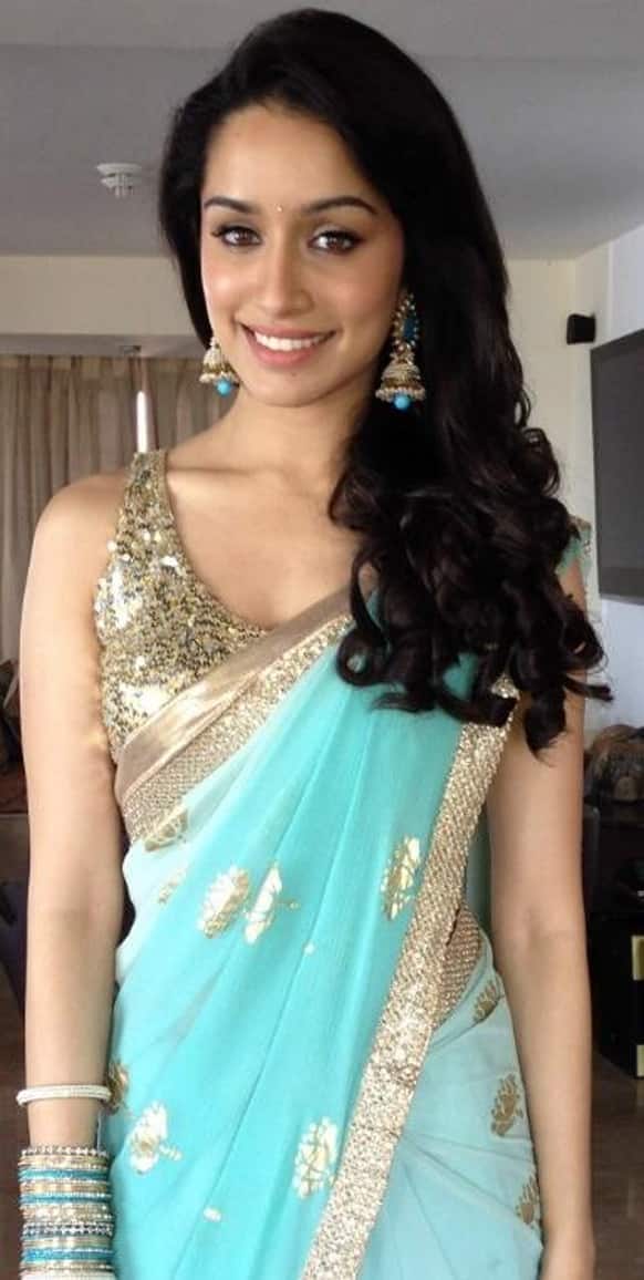Shraddha Kapoor tweeted a picture of hers in the sari she wore for the music launch of 'Aashiqui 2'. If you notice closely, this is the same sari she has worn in the song 'Tum hi ho'.