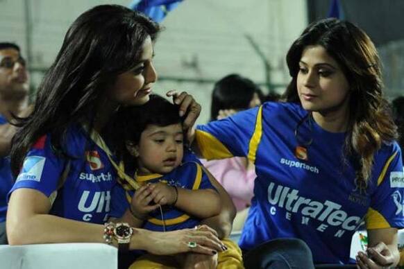 Shilpa Shetty, with son Viaan Raj Kundra and Shamita Shetty share a family moment at an IPL match. Pic Courtesy: Pinkvilla