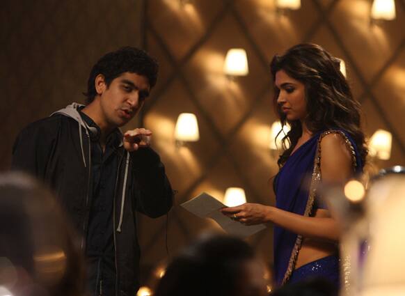 On the sets of 'Badtameez Dil' from 'Yeh Jawaani Hai Deewani': Deepika Padukone takes a few tips from director Ayan Mukherjee.