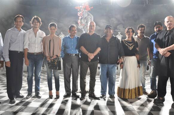 'Gangs of Ghosts' team comprising Ratan Jain, Meera chopra, Anupam Kher, Satish Kaushik and Mahi Gill pose for the lenses during the mahurat of the film.