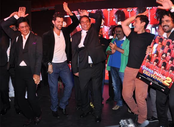 Photograph of the century? Shah Rukh Khan, Hrithik Roshan, Dharmendra and Aamir Khan - all shake a leg to the tunes of 'Yamla Pagla Deewana 2'.