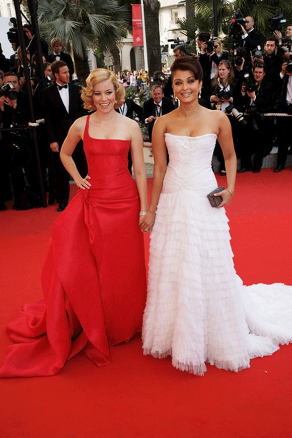 In 2009, Aishwarya kept it simple by accessorising her milky white Cavalli gown with a pair of diamond earrings.