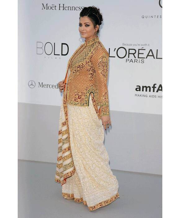 After giving birth to her daughter Aishwarya made her first public appearance in Cannes 2012 in a Abu Jani and Sandeep Khosla saree. She was unsuccessful in covering her post pregnancy weight in a cream coloured heavily embroidered saree.