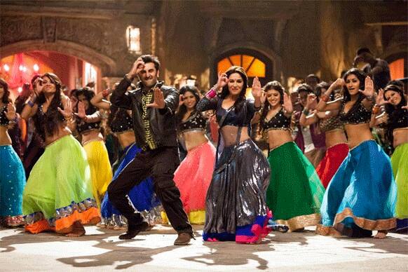 Heartthrobs Ranbir Kapoor and Madhuri Dixit dancing to the tunes of 'Ghaghra' from 'Yeh Jawaani Hai Deewani'.