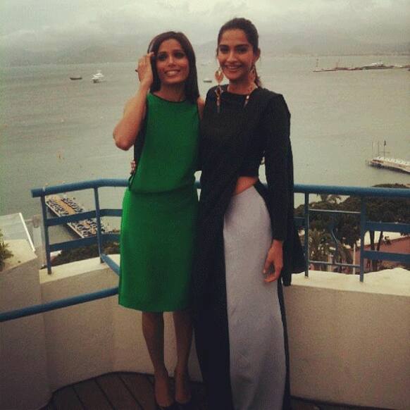 On day one at Cannes for a round of media interviews, Sonam was seen in a simple Huemn black and white sari. The gold Suhani Pittie earrings added an edge to the entire look. Also in the picture is Freida Pinto wearing a lovely green dress. Both the ladies looked good!