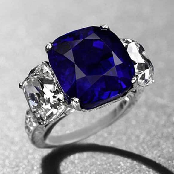 This is a rare 19.88 carat sapphire, also known as The Star of Kashmir. It has been sold for a whopping Rs 20 crores (approx.)!