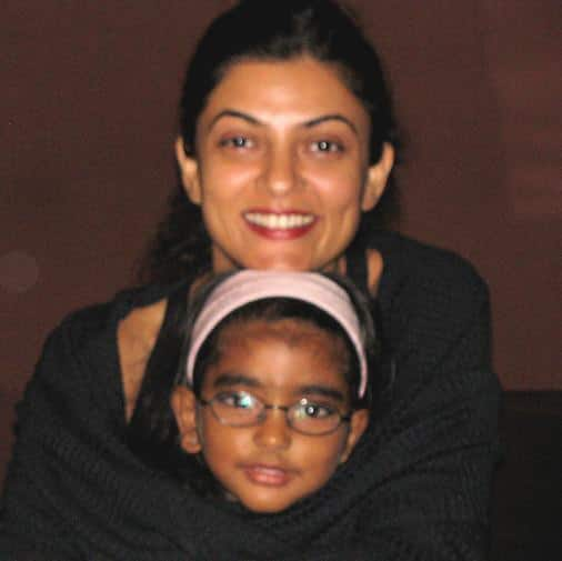 Sushmita Sen tweeted this picture with the accompanying tweet reading “Baa loves u V V V V V much!!!:))) Happy Birthday Aaliyah!!:)) you are my heart beat..Durga Durga!!:)) mmmuuuaaah!!!”. Image Courtesy: thesushmitasen