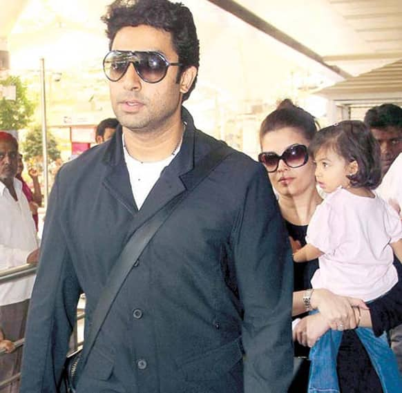 Abhishek Bachchan and Aishwarya Rai, along with their daughter Aaradhya, were spotted at the Mumbai airport recently.