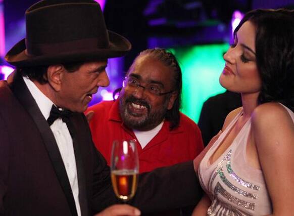 Dharmendra in a still from ‘Yamla Pagla Deewana’. Image Courtsey: Filmfare