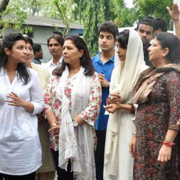 Priyanka accompanied by her mother Madhu Chopra and sister Parineeti Chopra.