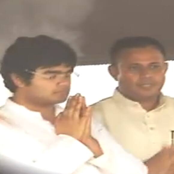 Priyanka Chopra's brother Siddharth Chopra at his father's funeral.