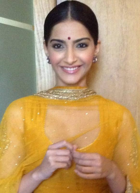 Sonam Kapoor promotes 'Raanjhanaa' in Lucknow.