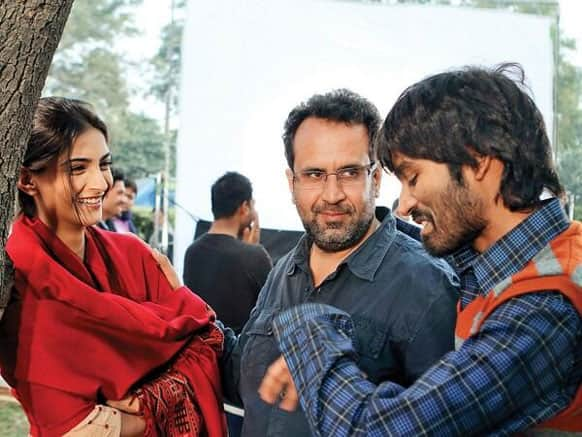 Sonam Kapoor, Anand L Rai and Dhanush on the sets of 'Raanjhanaa'.