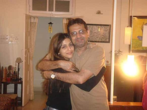 Aarti Chabria loves her father and it shows in this picture.